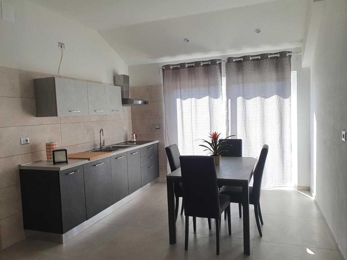 Setteabbracci Suite & Apartments بارونيسي المظهر الخارجي الصورة