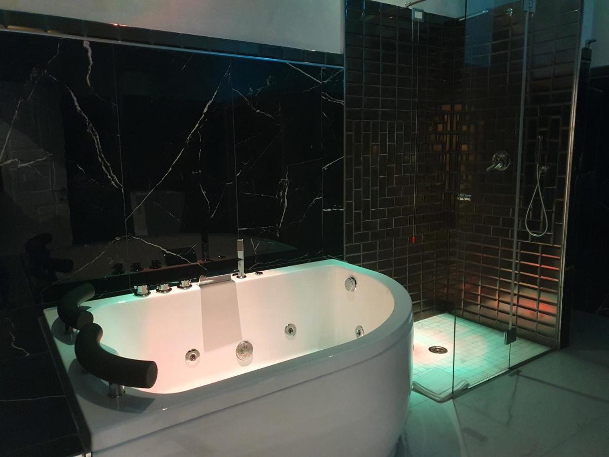 Setteabbracci Suite & Apartments بارونيسي المظهر الخارجي الصورة