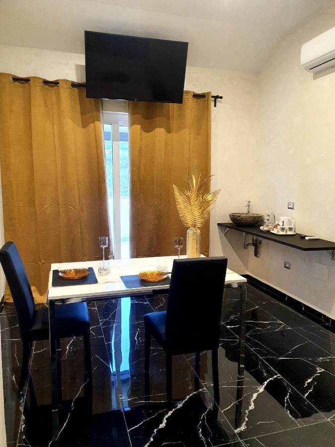 Setteabbracci Suite & Apartments بارونيسي المظهر الخارجي الصورة