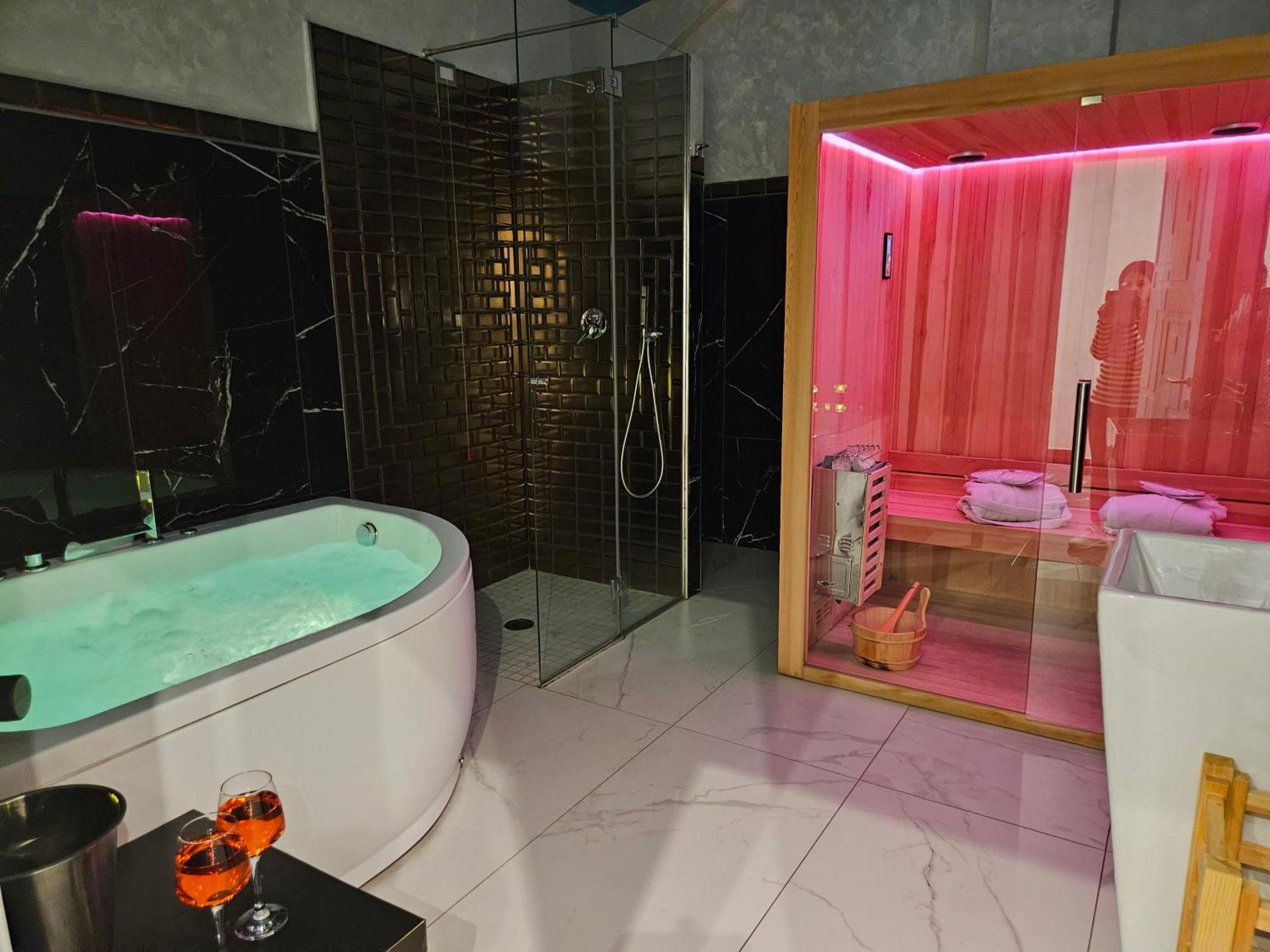 Setteabbracci Suite & Apartments بارونيسي المظهر الخارجي الصورة